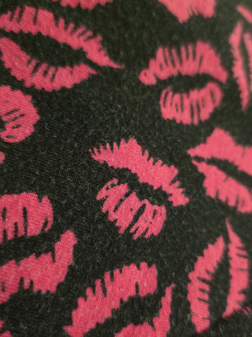 Strapless Pink & Black Lipstick Kiss Print Fit-and-Flare Sweetheart Dress - Picture 7 of 7